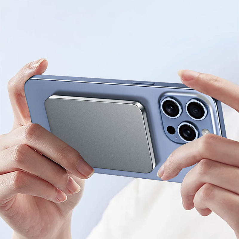 Ultra-thin mini magnetic portable charger