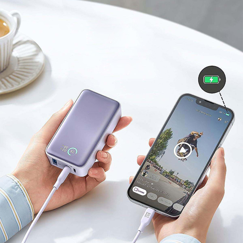 Black high-speed charging portable charger